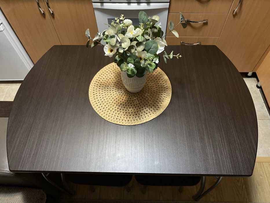 Стол кухонный с табуретами