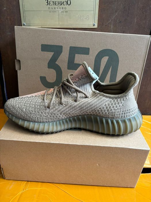 Adidas yeezy boost 350 v2.,