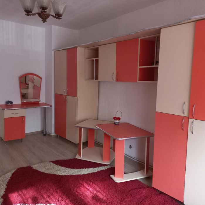 Roman Inchiriez apartament 2 camere,