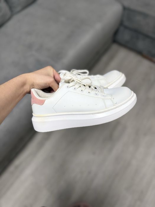 Продам женские кеды