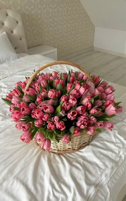101 тюльпан в корзине 75000