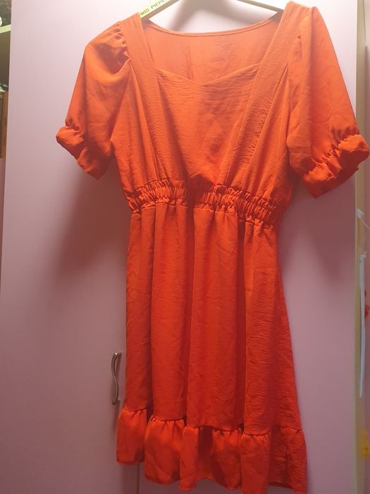 Rochie roșie damă nuntă