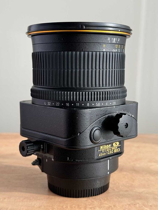 Nikon 24mm f1.4 G / 45mm f2.8 ED PC-E Micro TiltShift / 135mm f2 DC