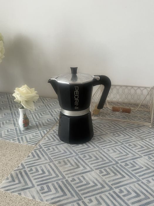 Гейзерная кофеварка. Привезена из Германии.