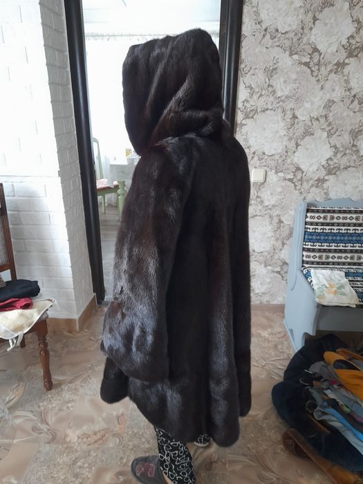 Продаю женскую шубу