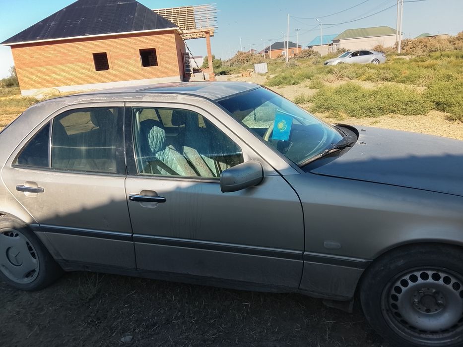 Автомобиль. Мерс