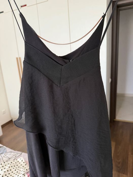 Top negru cu bretele