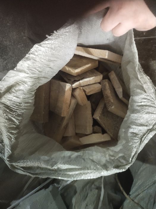 Дрова обрезки поддонов