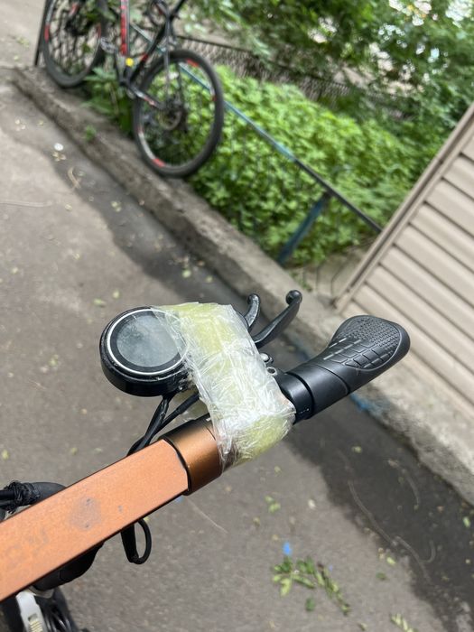 Продам электро самокат Kugo m4