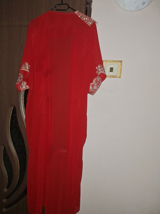 Capot deosebit,rosu,marime mare 50-54