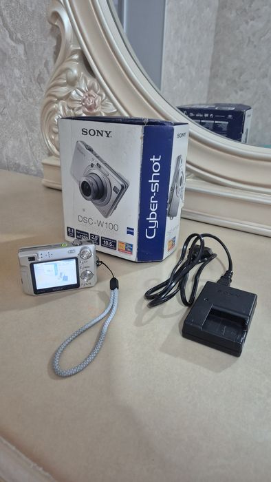 Sony Cyber-shot DSC-W100