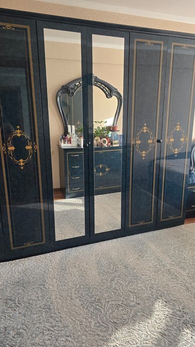 Продается спальный гарнитур