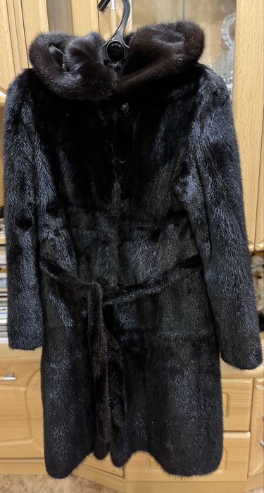Норковая шуба с капюшоном и пояском