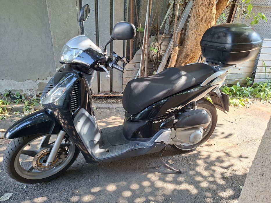 Scuter Honda Sh125i,pe injectie, racire antigel,alarmă,parbriz