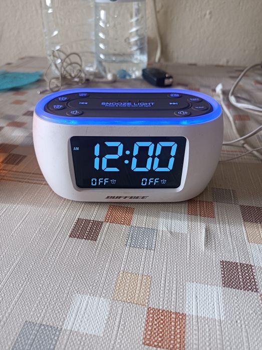 Радио с часовник и будилник