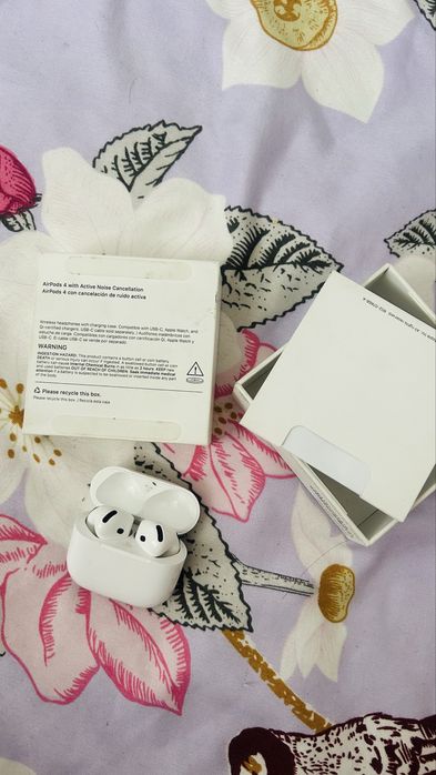 AirPods 4 с шумоподавлением