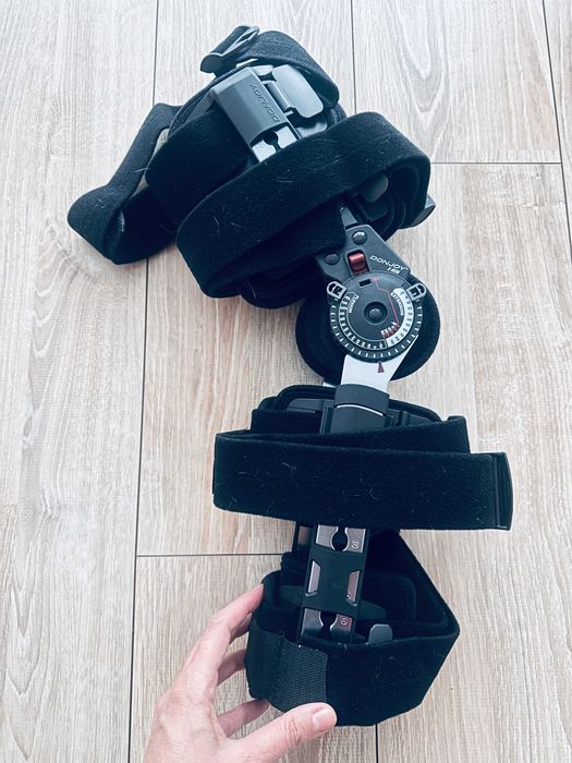 Orteza reglabila/blocabila DonJoy pentru genunchi