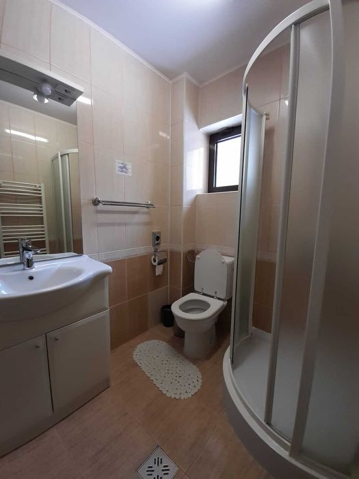 Predeal camere cu baie, living, bucatarie si spalatorie rufe la comun