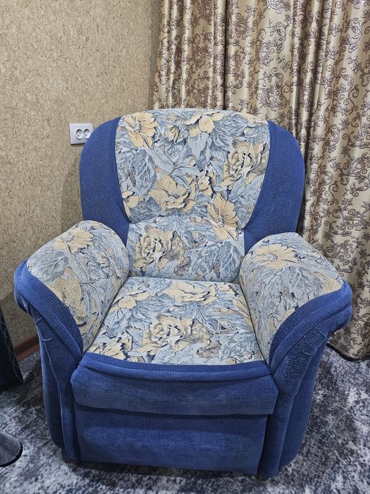 Продаются диваны 1+2+3  б/у