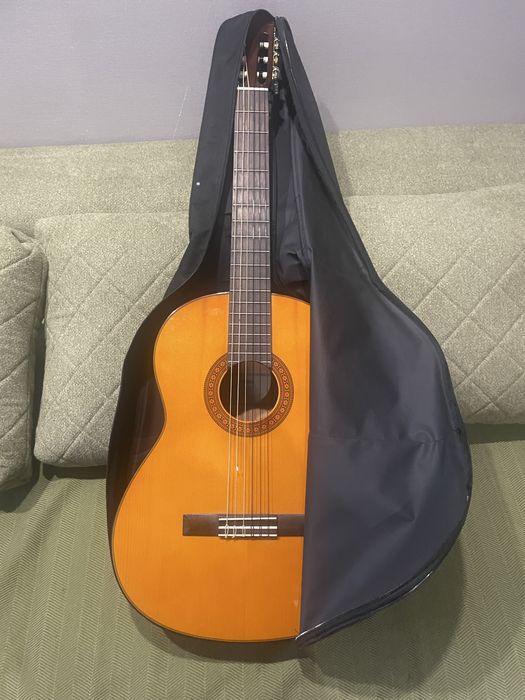Продам гитару Yamaha C-70