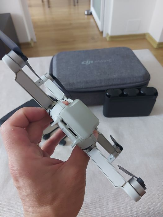 Dronă Dji mavic mini