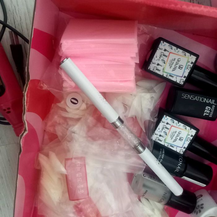 Лампа за гел лак и гел лакове