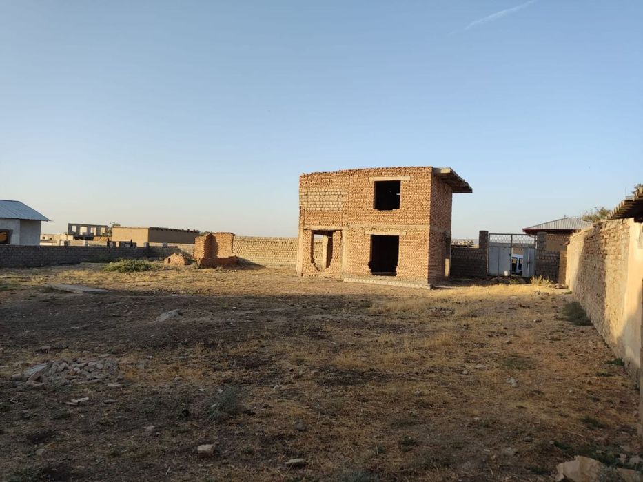 Продаётся недостроенный земельный участок