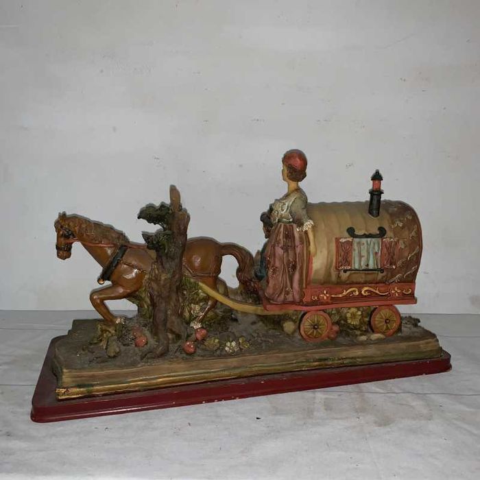 Poveste transpusa într-un bibelou