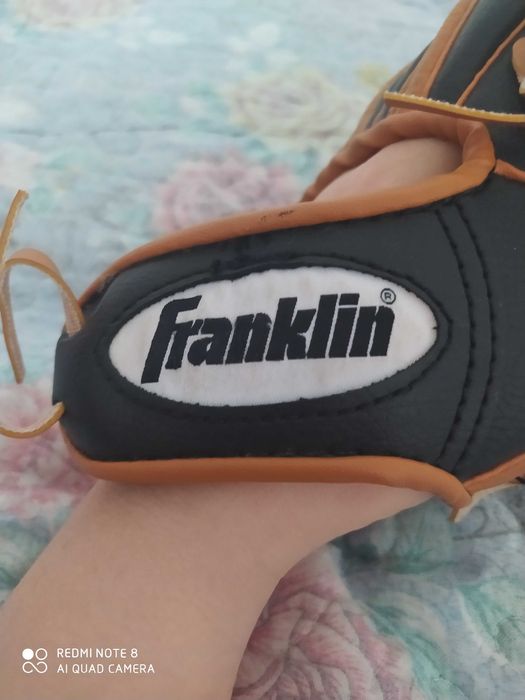 Бейсбольная перчатка