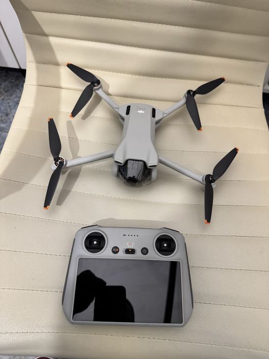 Drona DJI Mini 3 + Smart Controller DJI RC, 4K HDR + charger ! Fara cont!