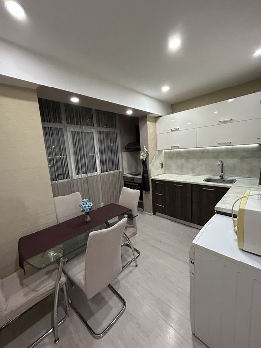 Дава се под наем Тристаен апартамент в Стара Загора, Център - 60 кв.м за 383.52 € - Снимка #1