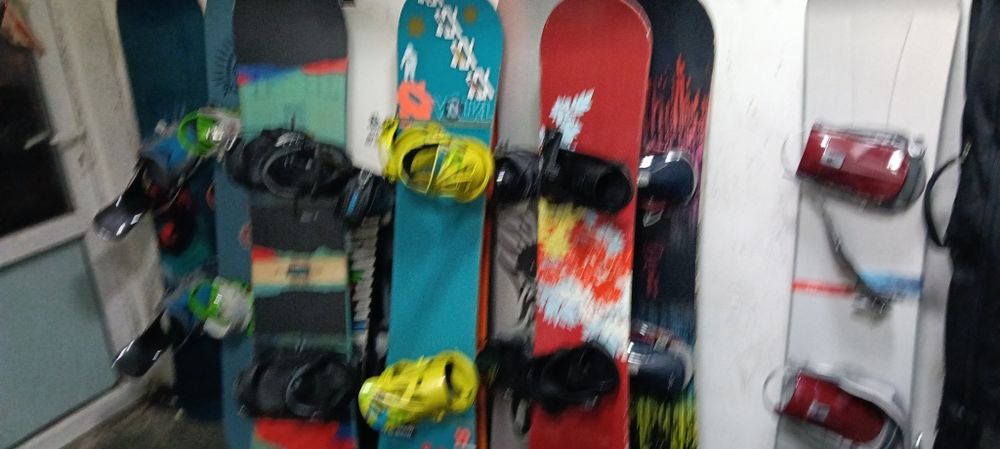 Продавам ски и сноуборд обувки ,калъфи