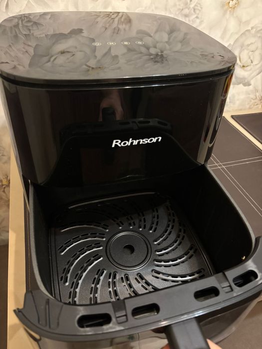 Friteuza cu aer cald/Air fryer