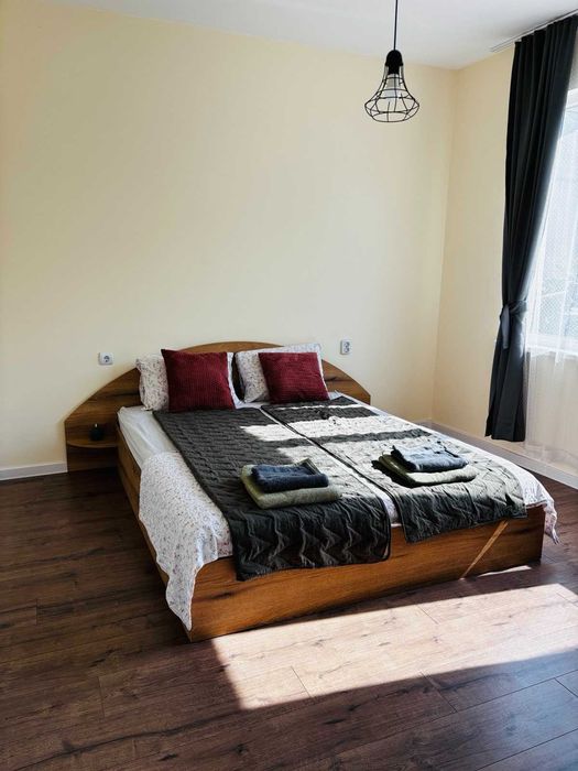 Нощувки: Голям Апартамент - 3 спални (Безплатно Паркиране)