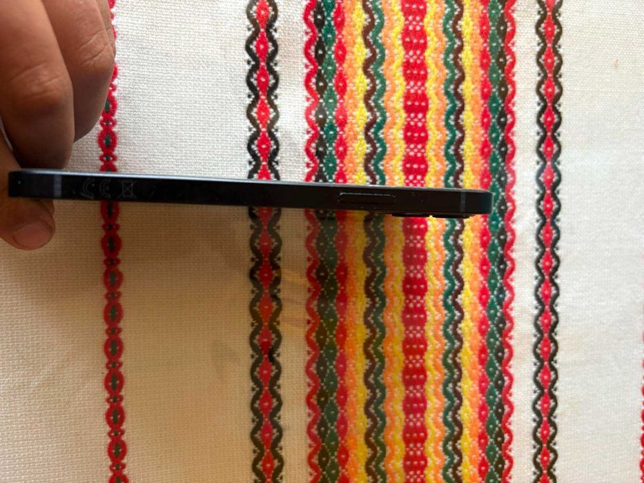 Продавам телефон iPhone