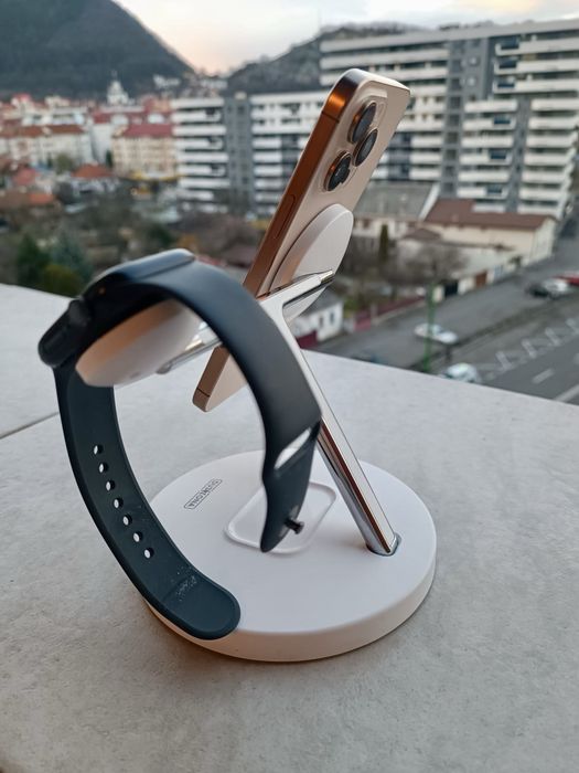 Super Pret !!! Iphone 16 Pro Max + Aipods + charger Wirless fast charg