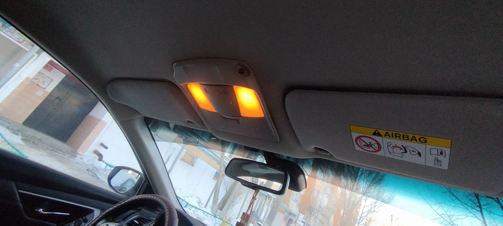 Автомобиль Nissan