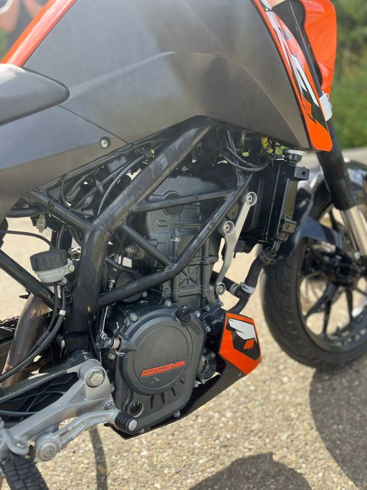 Se vinde ktm duke 125 2015 abs