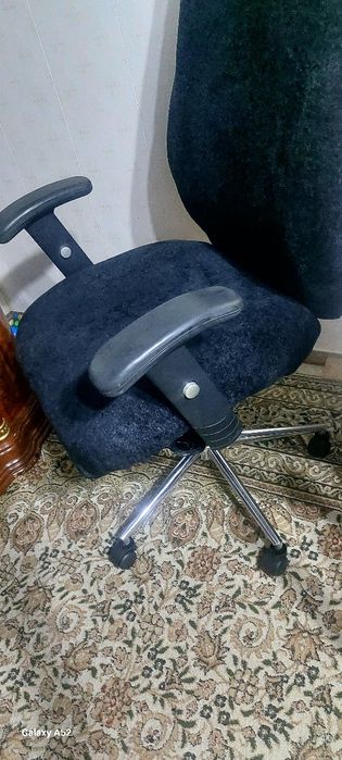 Ofisnoy kreslo yangide