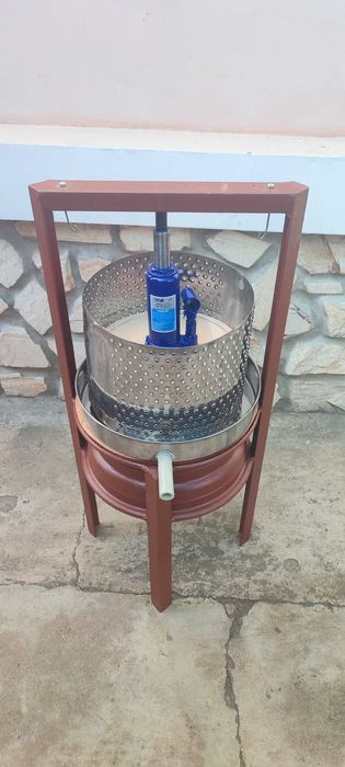 Хидравлична преса за плодове и мед