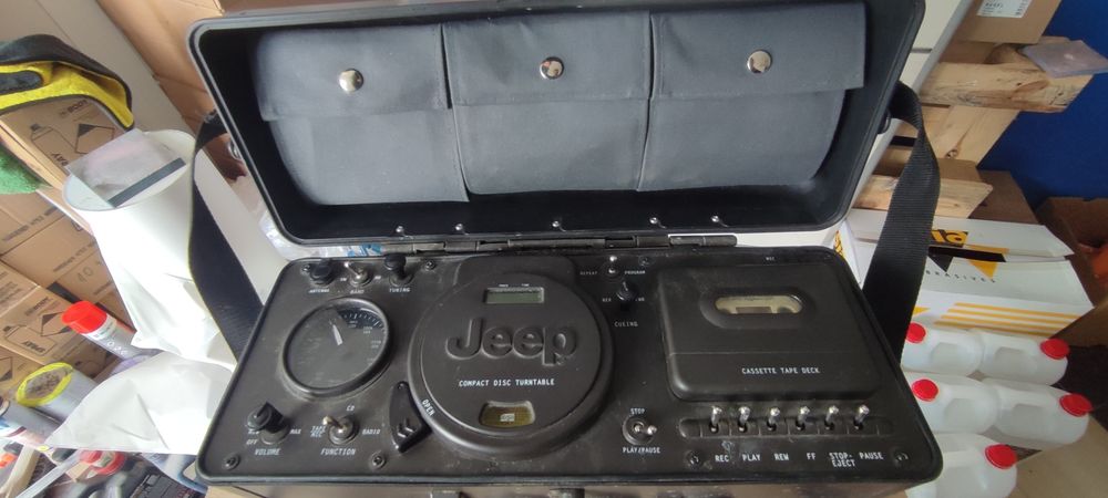 Ретро преносим касетофон и CD плейър Jeep – винтидж аудио система