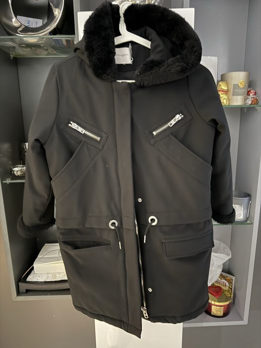 Детско яке Givenchy.