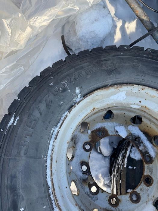 Продам резину с дисками грузовую