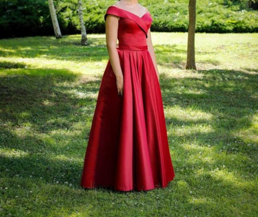 Стилна бална рокля