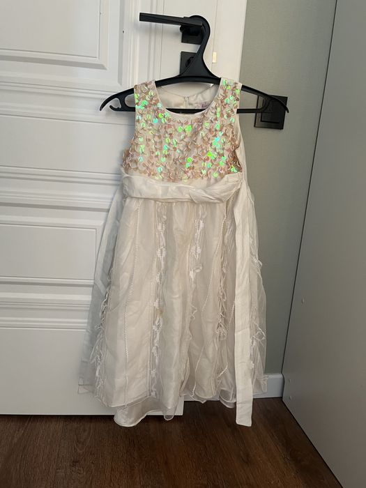 Платья и юбки  для девочек разных возрастов