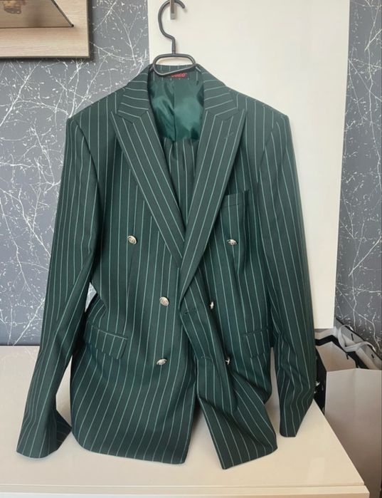 Costum barbati ca nou