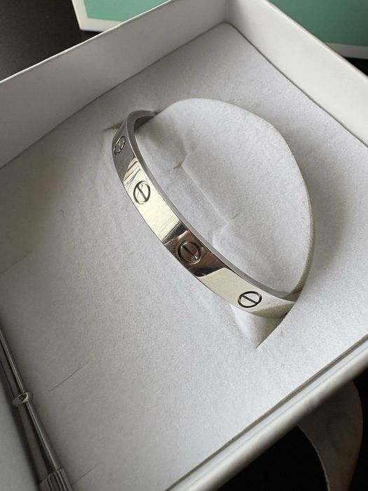 Сребърна гривна Cartier.