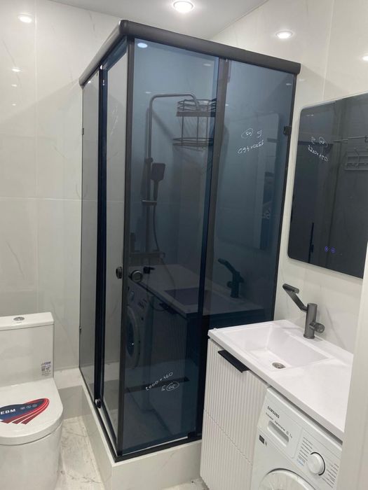 Стеклянные душевые кабины