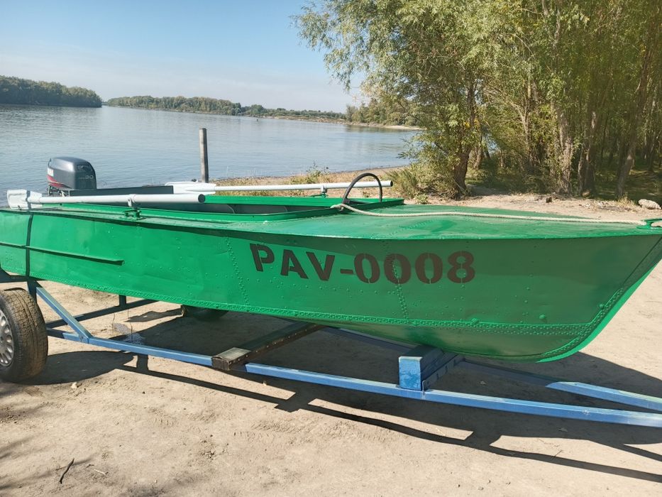 Продам лодку Тюменька