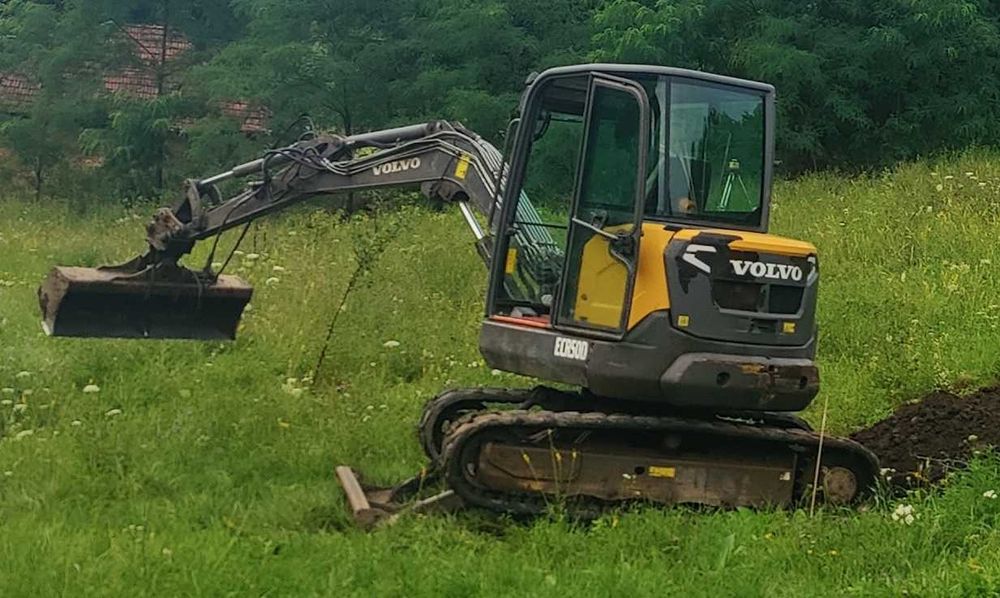 Închiriere buldoexcavator, excavator 5t cu operator – Cluj